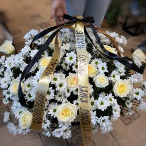 Корзина з 14 троянд та 20 хрезантем